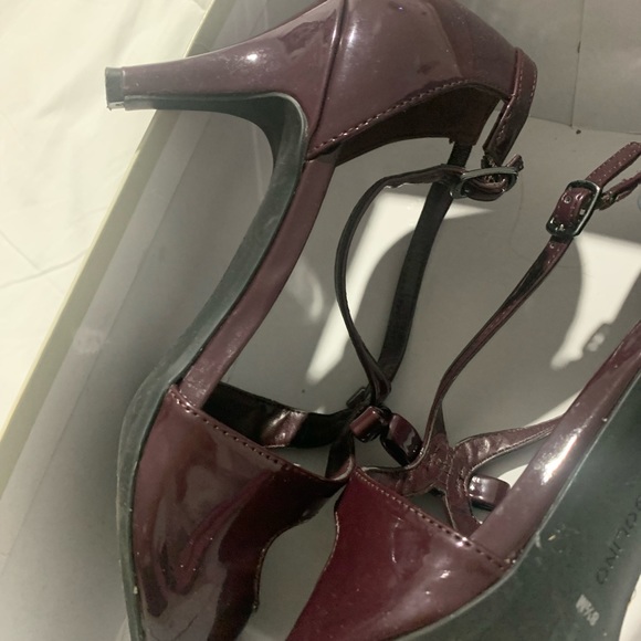 *SALE*  Burgundy Bandolino 81/2 pumps heels. Wore once - Picture 2 of 3